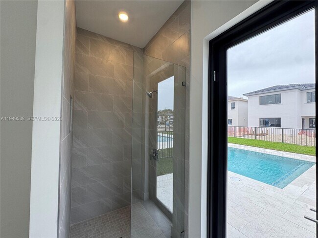 Building Photo - 19670 NE 14th Ct