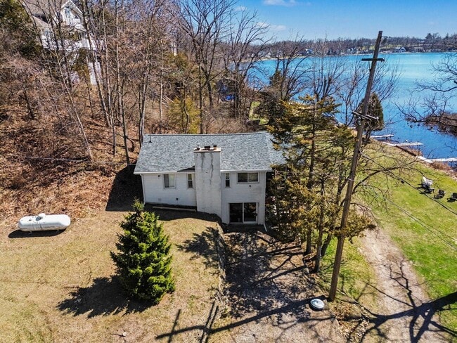 Building Photo - 5884 Rays Dr