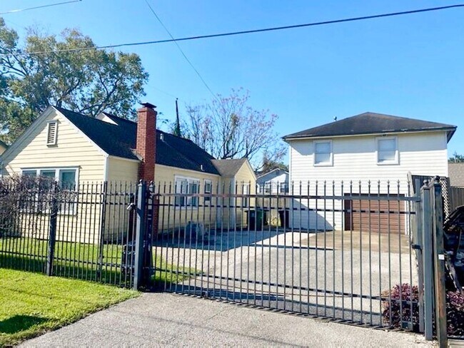 Primary Photo - BRA11