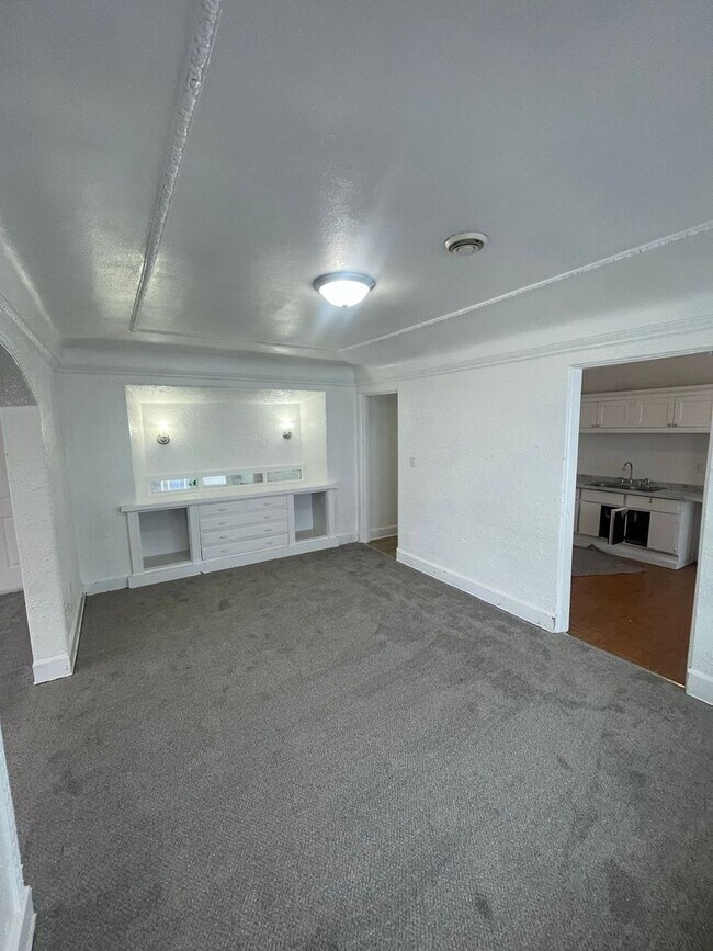 Interior Photo - 1921-1923 W Greenfield Ave. (5 Unit)