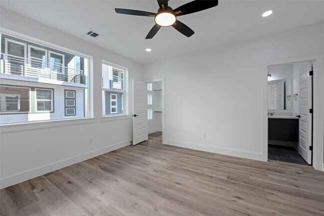 Building Photo - 1805 Emir St