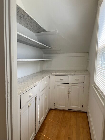 Building Photo - 3033 S Clement Ave