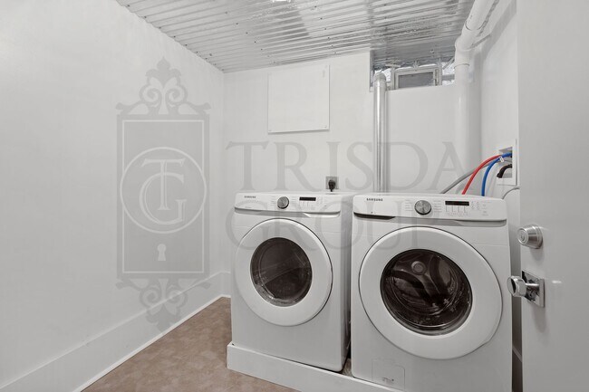 Building Photo - Modern 1 BR Apt in Mt Washington, 2 Off Street Parking Spaces, Private storage, Pets OK, W/D, DW, AC