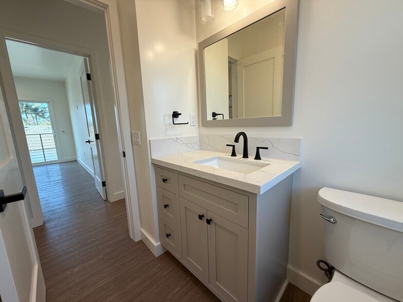 Half Bath - 1809 Lake St