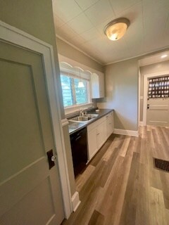 Kitchen - 32 Majestic Ave