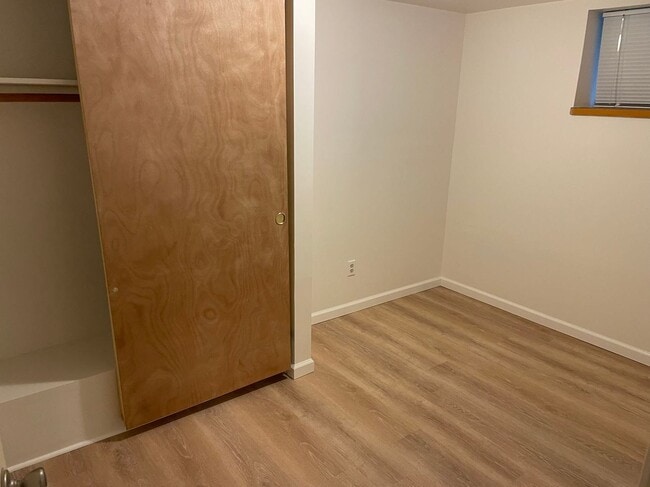 Building Photo - B065352P