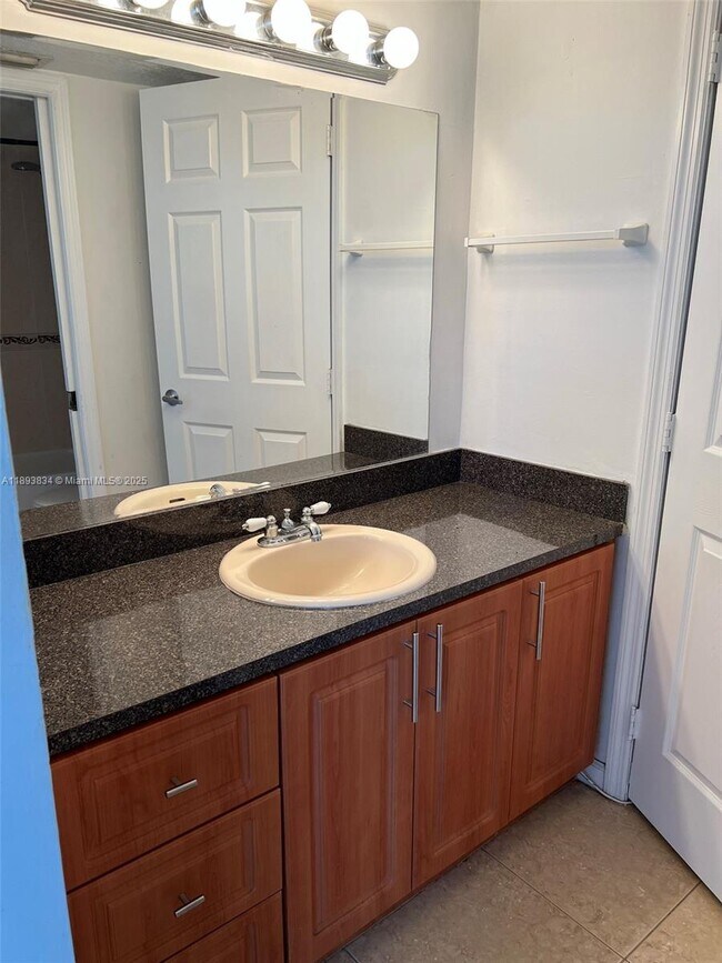 Building Photo - 1900 N Congress Ave