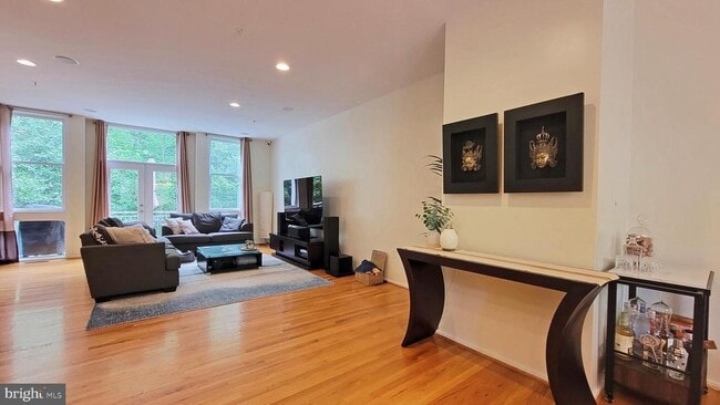 Building Photo - 2010 N Westmoreland St