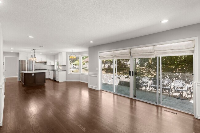 Building Photo - Welcome to your dream home in the picturesque Westridge neighborhood