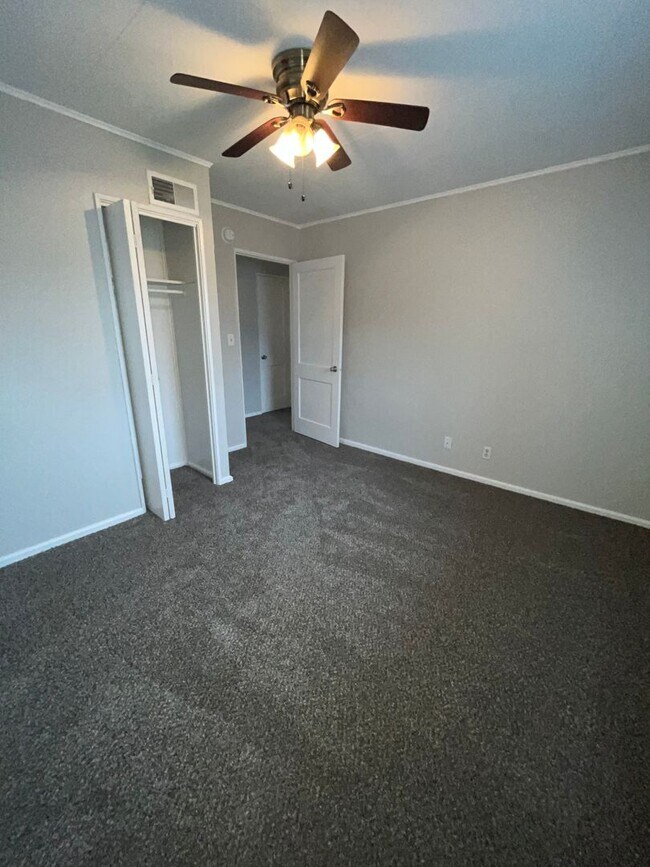 Building Photo - 2142 Ulen Ln