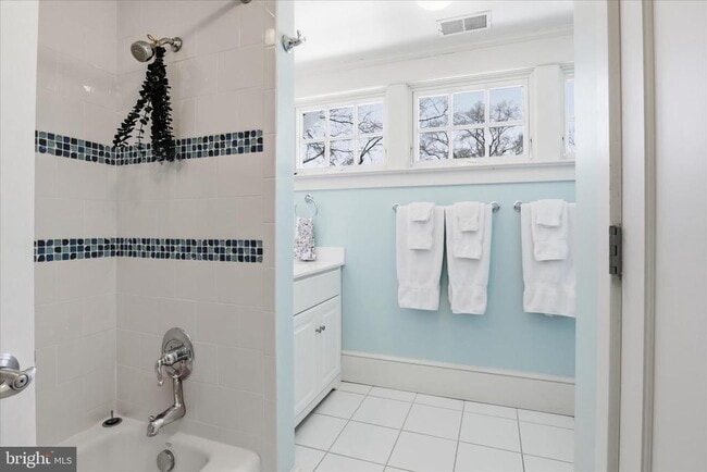 Building Photo - 511 N Fillmore St