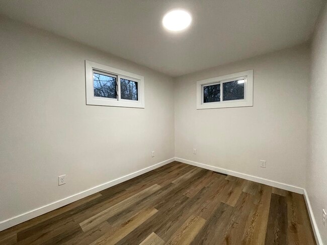 Building Photo - 7350 Beech Ave