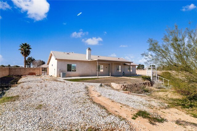 Building Photo - 15095 Douglas St