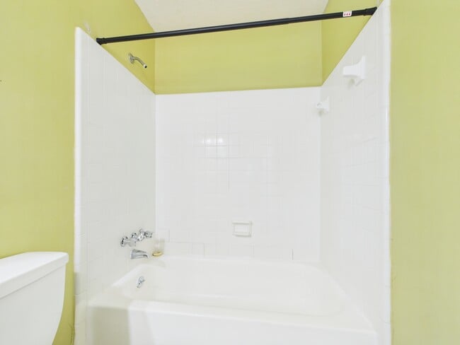 Building Photo - 8811 Hunter Ridge Dr