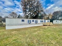 Building Photo - Must see this adorable 3 bedroom 1.5 bath ...