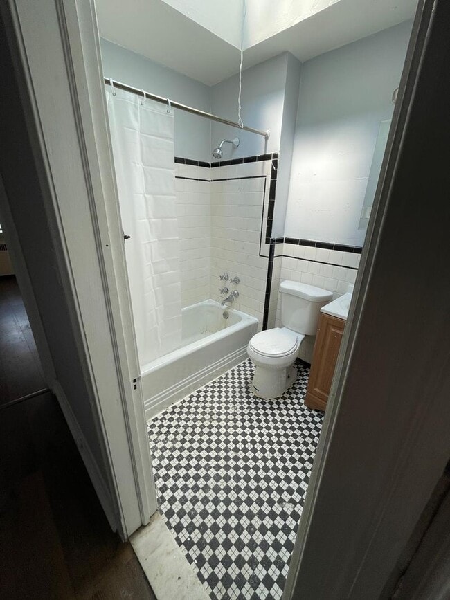 Building Photo - 3840 Dolfield Ave