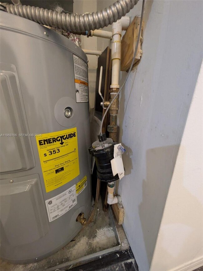 Building Photo - 6831 SW 44th St