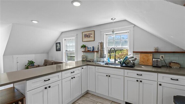 Building Photo - 56 Ruggles Ave