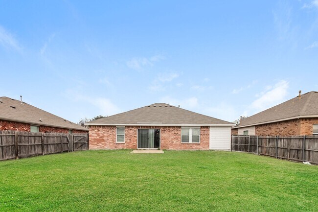 Building Photo - $1850 3/2/2 with office/flex space in family friendly neighborhood in Forney!