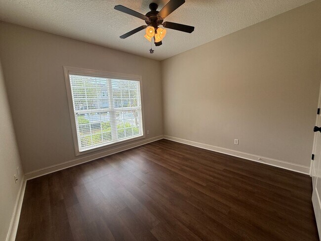 Building Photo - 131 Gallery Way