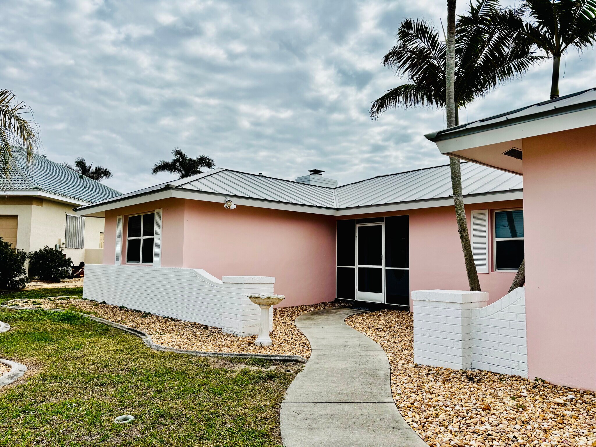 Building Photo - 381 Delido Ct