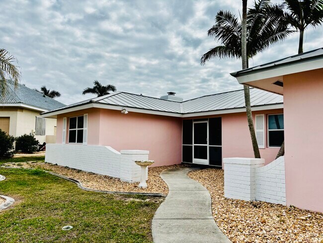 Building Photo - 381 Delido Ct