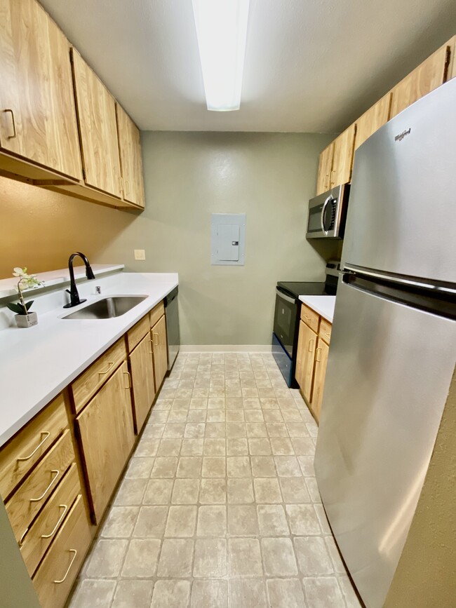 Building Photo - 5339 Brody Dr