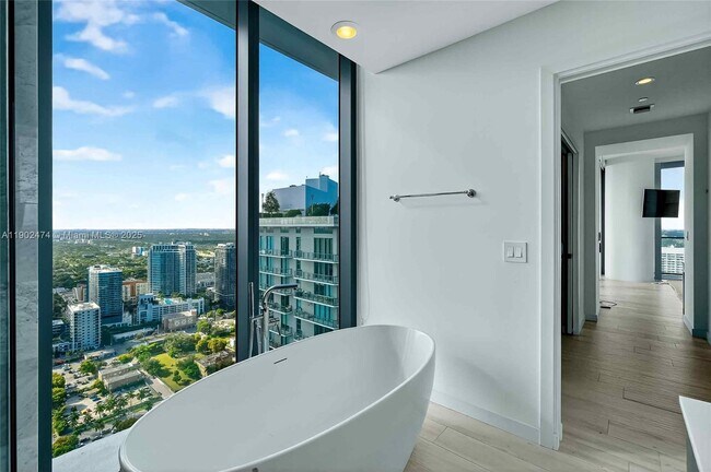 Building Photo - 480 NE 31st St