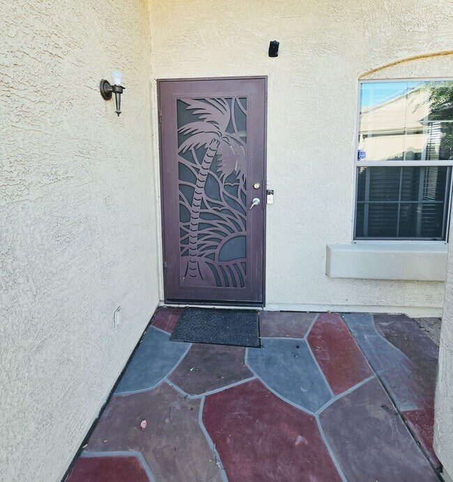 Building Photo - STUNNING 4 Bed, 2.5 Bath Oasis with Pool Your Dream Home Awaits!