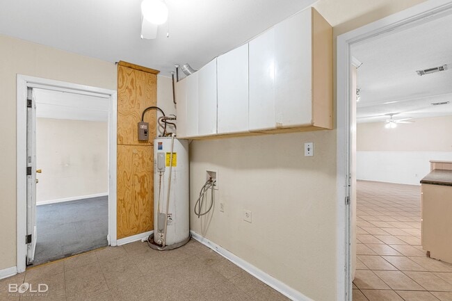 Building Photo - Stunning home located in the heart of Boss...