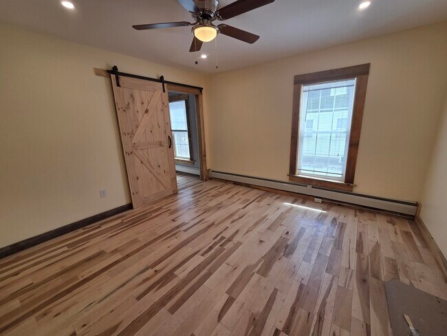 Building Photo - 526 Canaan St