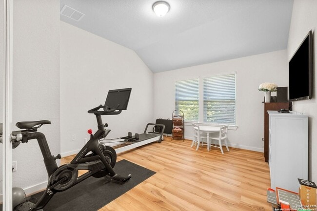 Building Photo - 143 Maravillas