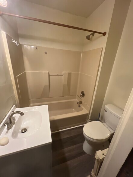 Building Photo - 208 W High St