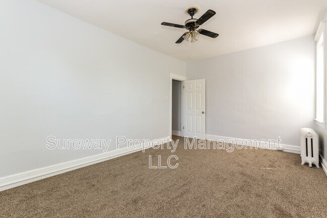 Building Photo - 139 E Plumstead Ave