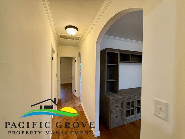 Building Photo - Pacific Grove 2-bedroom , 2 bath. Prime Walk to Town Location!