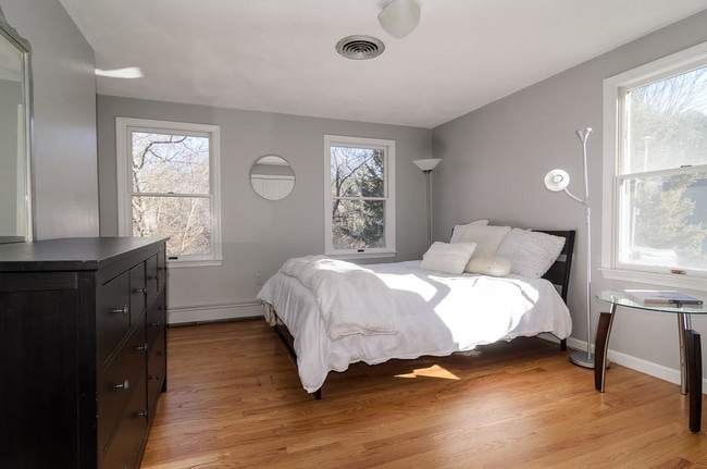 Building Photo - 94 Rice St