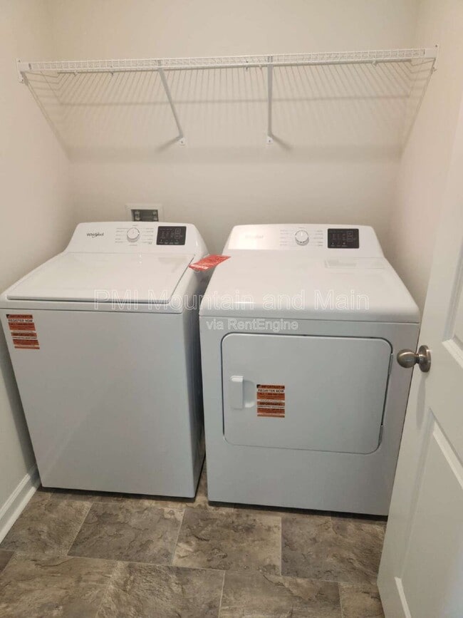 Building Photo - 92 Queen Vly Wy