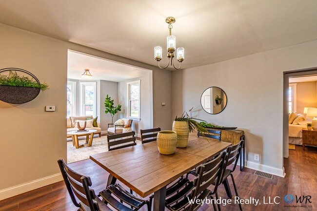 Building Photo - Beautiful, Updated Home in East End near C...
