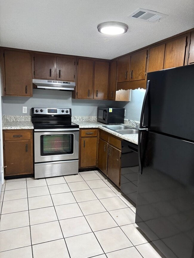 Building Photo - BOTANY TOWNHOMES