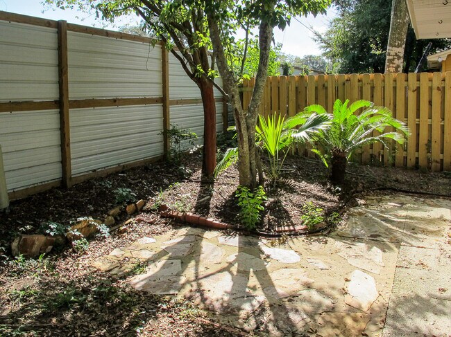 Building Photo - 618 Virginia Oak Ct