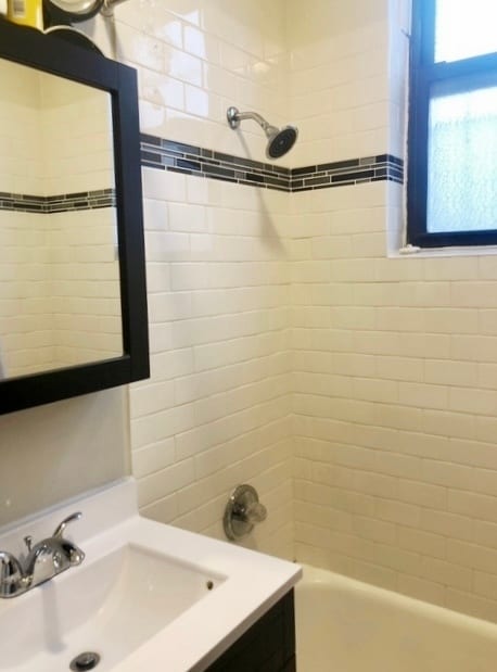 Building Photo - 3345 N Marshfield Ave