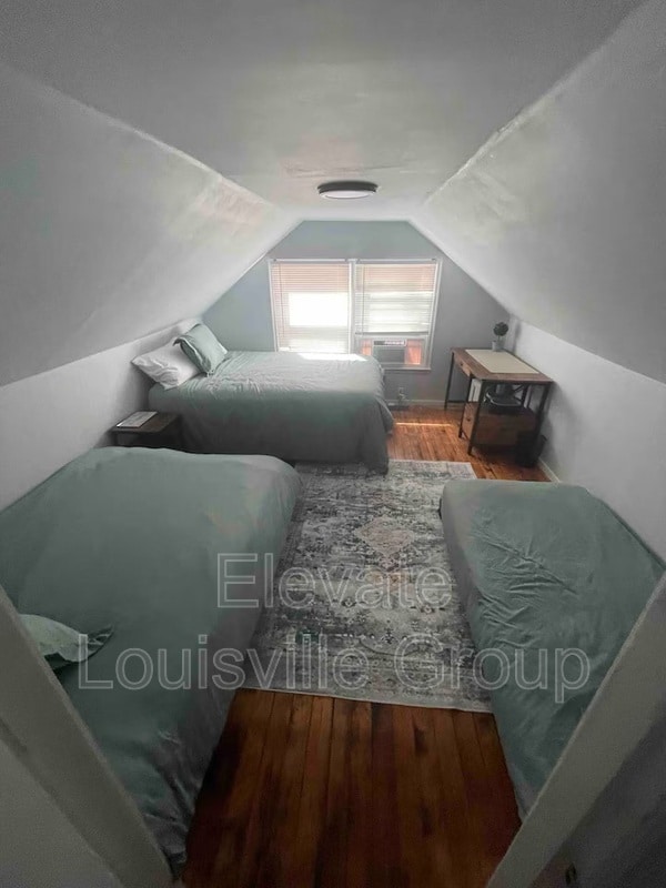 Building Photo - 3320 Oleanda Ave