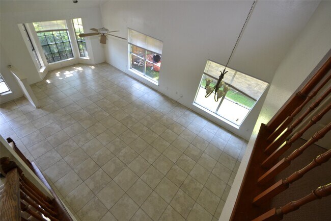 Building Photo - 12410 Meadow Briar Dr