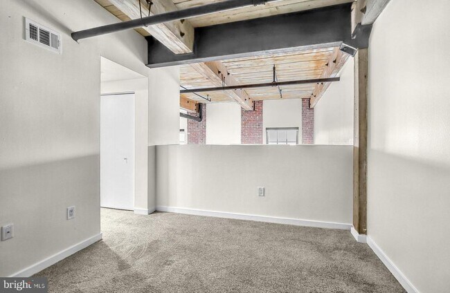 Building Photo - 303 Vine St