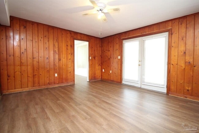 Building Photo - 3875 Arbutus Dr