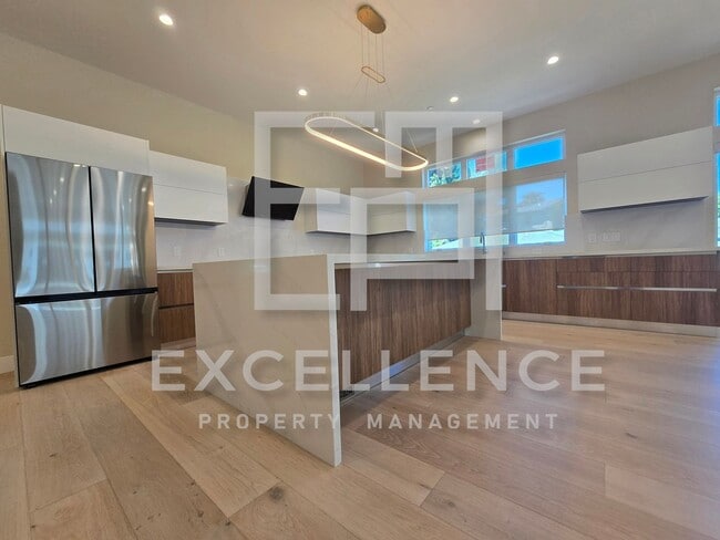 Building Photo - Brand New Build 5/5 Home & 2/2 Cottage - C...