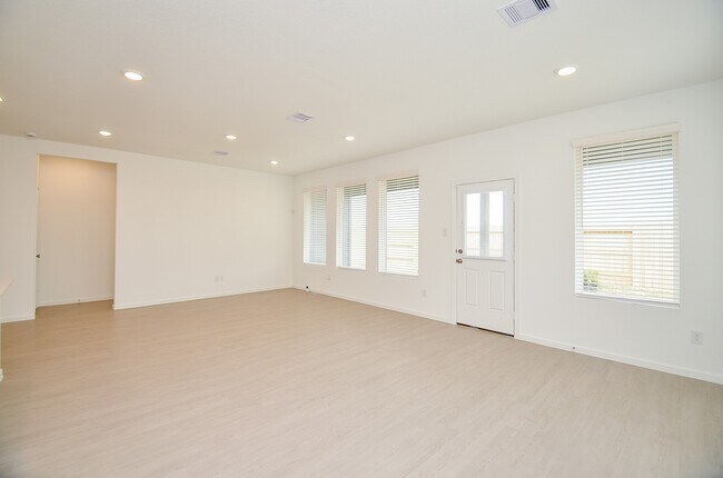 Building Photo - 26506 Coast Redwood Dr