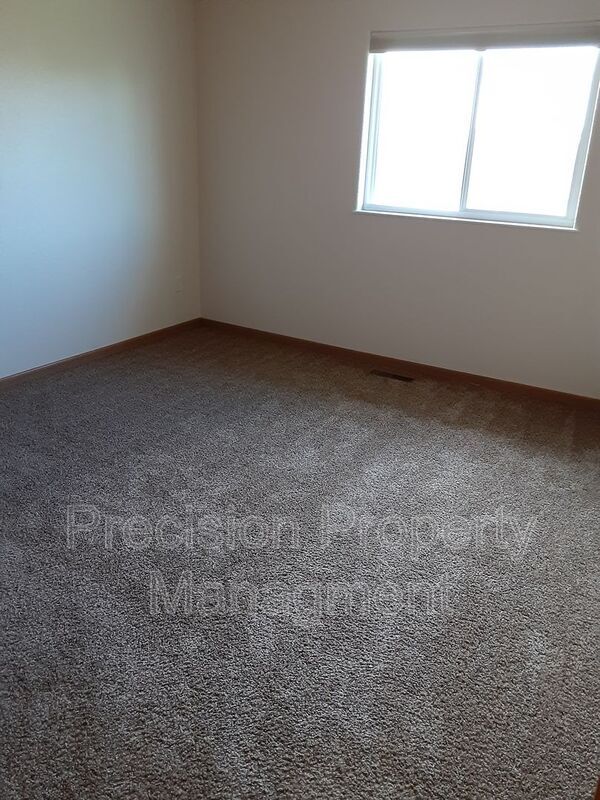 Building Photo - 2444 Merlot