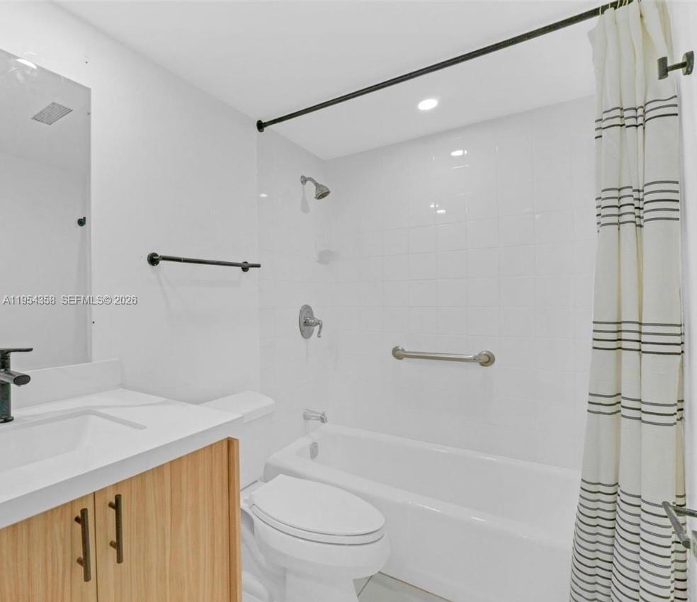 Building Photo - 8315 SW 72nd Ave