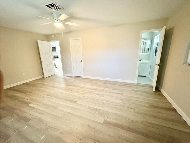Building Photo - 3126 Shamrock Dr